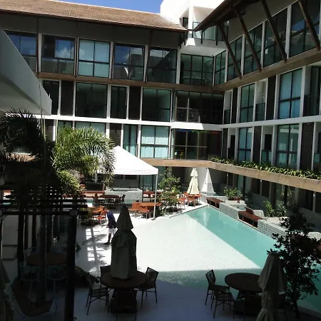 Sunny Hall-2